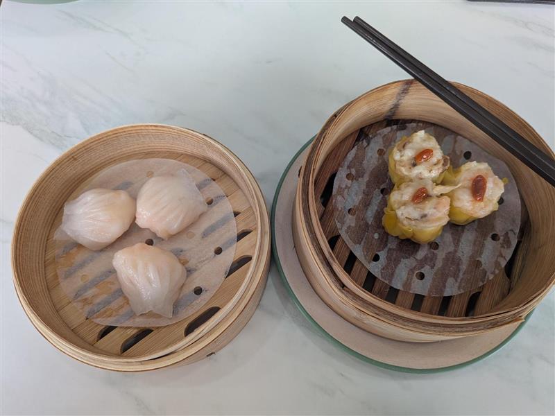 Dim sum in two bamboo steamers